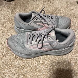 Brooks adrenaline 24 Women's Gray and Pink Sneakers